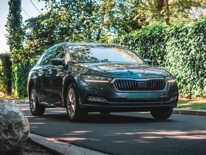 Skoda octavia combi sur la route